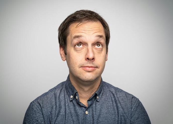Homme qui réfléchit