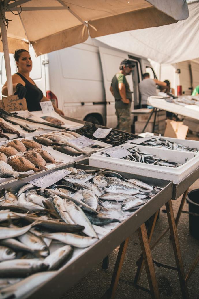Kreta-Diät: Bild von Fisch, der auf einem Markt in Griechenland verkauft wird