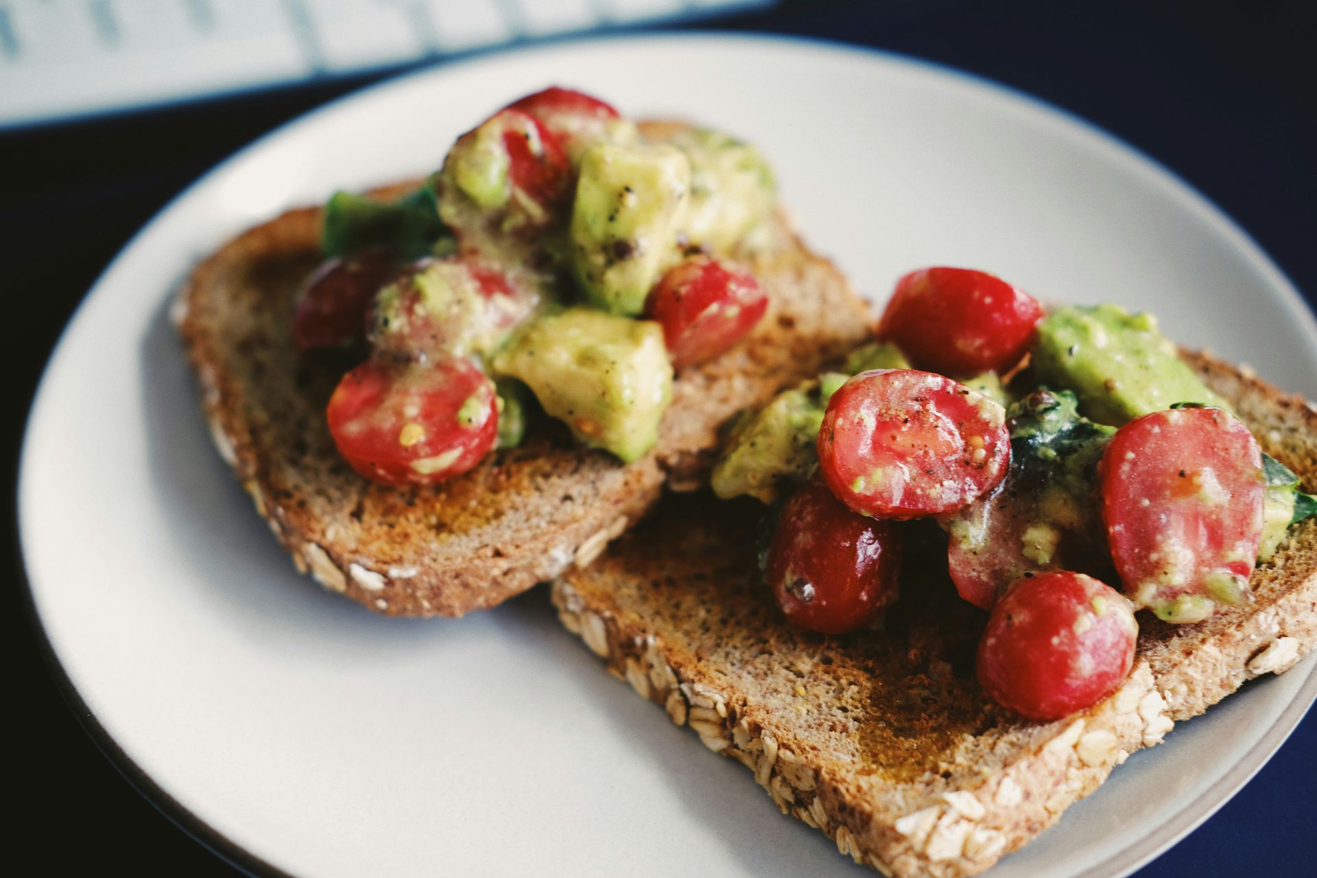 Bild von einem Brot mit Tomaten