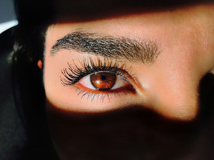 Image de sourcil fixé : Blow Control Hazel Lavera